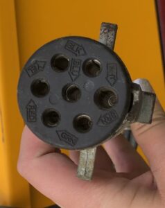 Electrical plug in that connects for transport lights